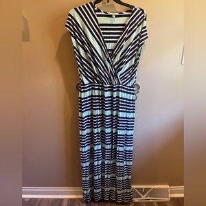 Merona XXL striped maxi dress. Flattering cross top and diagonal stripe.